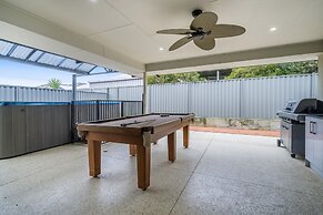 Spacious 4-bed House With Outdoor Area