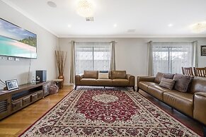 Spacious 4-bed House With Outdoor Area