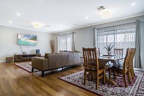Spacious 4-bed House With Outdoor Area