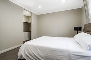 Spacious 4-bed House With Outdoor Area