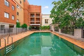 Bright Inner-west Stay With Pool Access