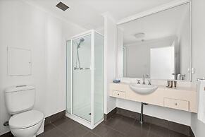 Bright Inner-west Stay With Pool Access