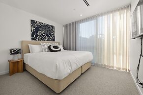 Luxe 2-bed Inner-city Abode With Alfresco Dining