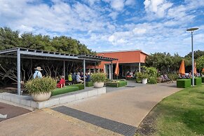 Fremantle Coast Studio - Beach at Your Doorstep