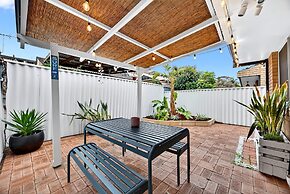 Bright 2-bed Unit Near Scarborough Beach