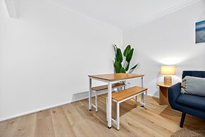 Bright 2-bed Unit Near Scarborough Beach