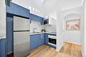 Bright 2-bed Unit Near Scarborough Beach