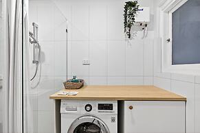 Bright 2-bed Unit Near Scarborough Beach