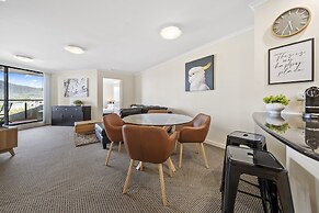 Inner-city 2-bed With Parking, Pool, Gym & BBQ