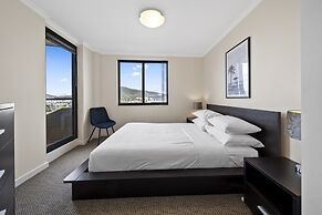 Inner-city 2-bed With Parking, Pool, Gym & BBQ