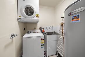 Inner-city 2-bed With Parking, Pool, Gym & BBQ