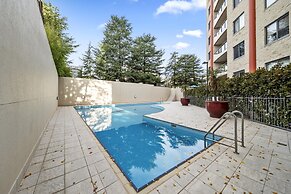 Inner-city 2-bed With Parking, Pool, Gym & BBQ
