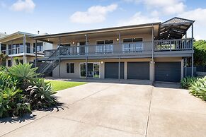 Spacious 3-bed Ground Level Beachside Stay