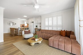 Bright 2-bed Apartment With Stunning Ocean Views