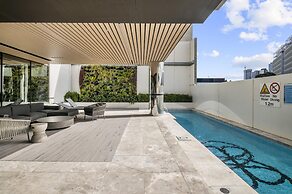 Chic 1-bed South Melbourne Unit With Pool & Gym