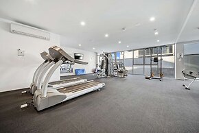 Canberra Lakefront 2-bed With Pool,