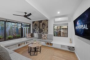 Bright 2-bed New Farm Apartment With Private Patio
