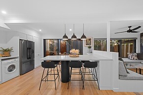 Bright 2-bed New Farm Apartment With Private Patio
