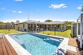 Family-friendly Home With Private Pool and BBQ
