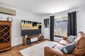 Family-friendly Home With Private Pool and BBQ