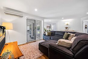 Family-friendly Home With Private Pool and BBQ