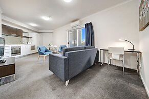 Comfy Lakeside 1-bed With Secure Parking