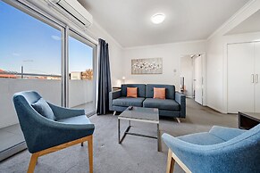 Comfy Lakeside 1-bed With Secure Parking