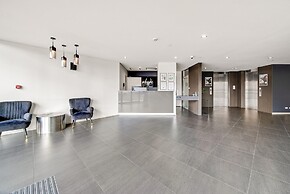 Comfy Lakeside 1-bed With Secure Parking