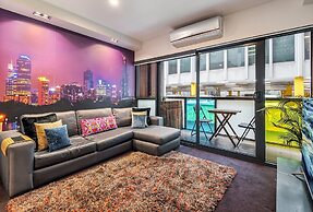 Sleek & Central 2-bed Apartment in Melbourne