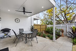 Spacious 3-bed Clayfield House With Patio and BBQ