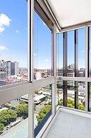 Elegant 2-bed With Rooftop Dining & Fabulous Views