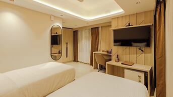 Olwen Suites