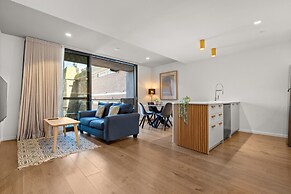 High-end 1-bed Pad in Braddon With Outdoor Dining