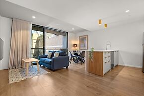 High-end 1-bed Pad in Braddon With Outdoor Dining