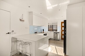 2-bed Beach Escape With Courtyard