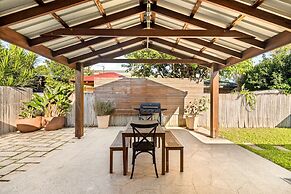 2-bed Beach Escape With Courtyard