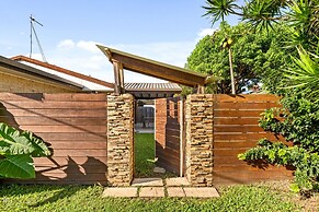 2-bed Beach Escape With Courtyard