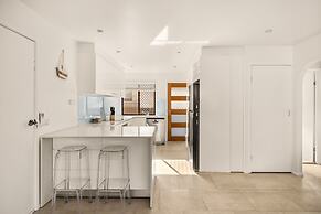 2-bed Beach Escape With Courtyard