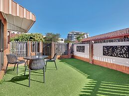 Tranquil 2-bed Townhouse Close to Beach