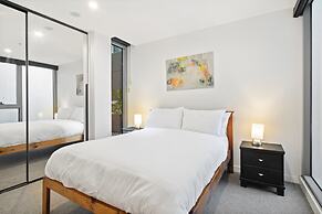 Bright 2-bed Flat With Cityside Charm