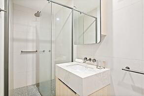 Bright 2-bed Flat With Cityside Charm