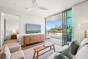 Beachfront 1-bed Flat With Pool & Gym Access