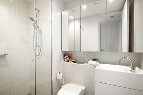 Stylish City Apartment With Expanding City Views