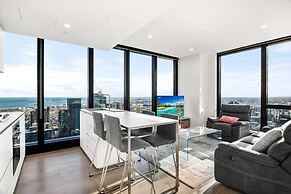 Stylish City Apartment With Expanding City Views