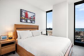 Stylish City Apartment With Expanding City Views