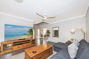 Stylish 3-bed Townhouse With Courtyard & BBQ