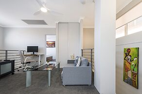 Stylish 3-bed Townhouse With Courtyard & BBQ