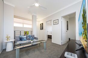 Stylish 3-bed Townhouse With Courtyard & BBQ