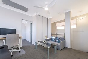 Stylish 3-bed Townhouse With Courtyard & BBQ