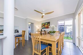 Stylish 3-bed Townhouse With Courtyard & BBQ